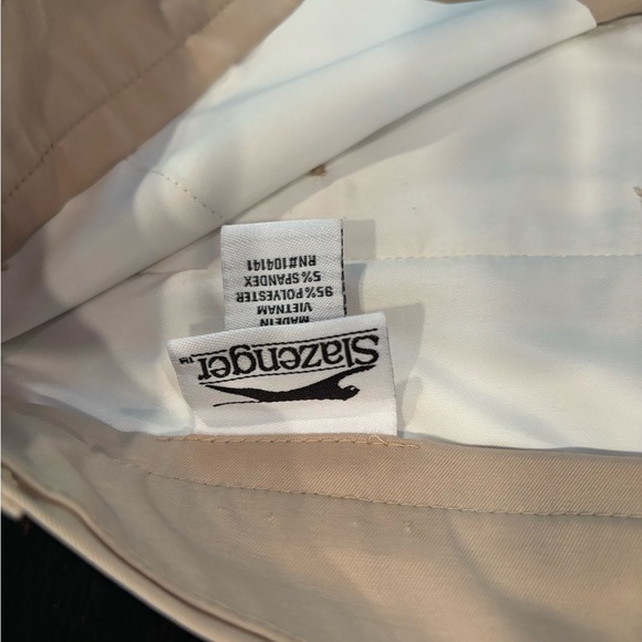 Men’s golf shorts - Picture 2 of 3